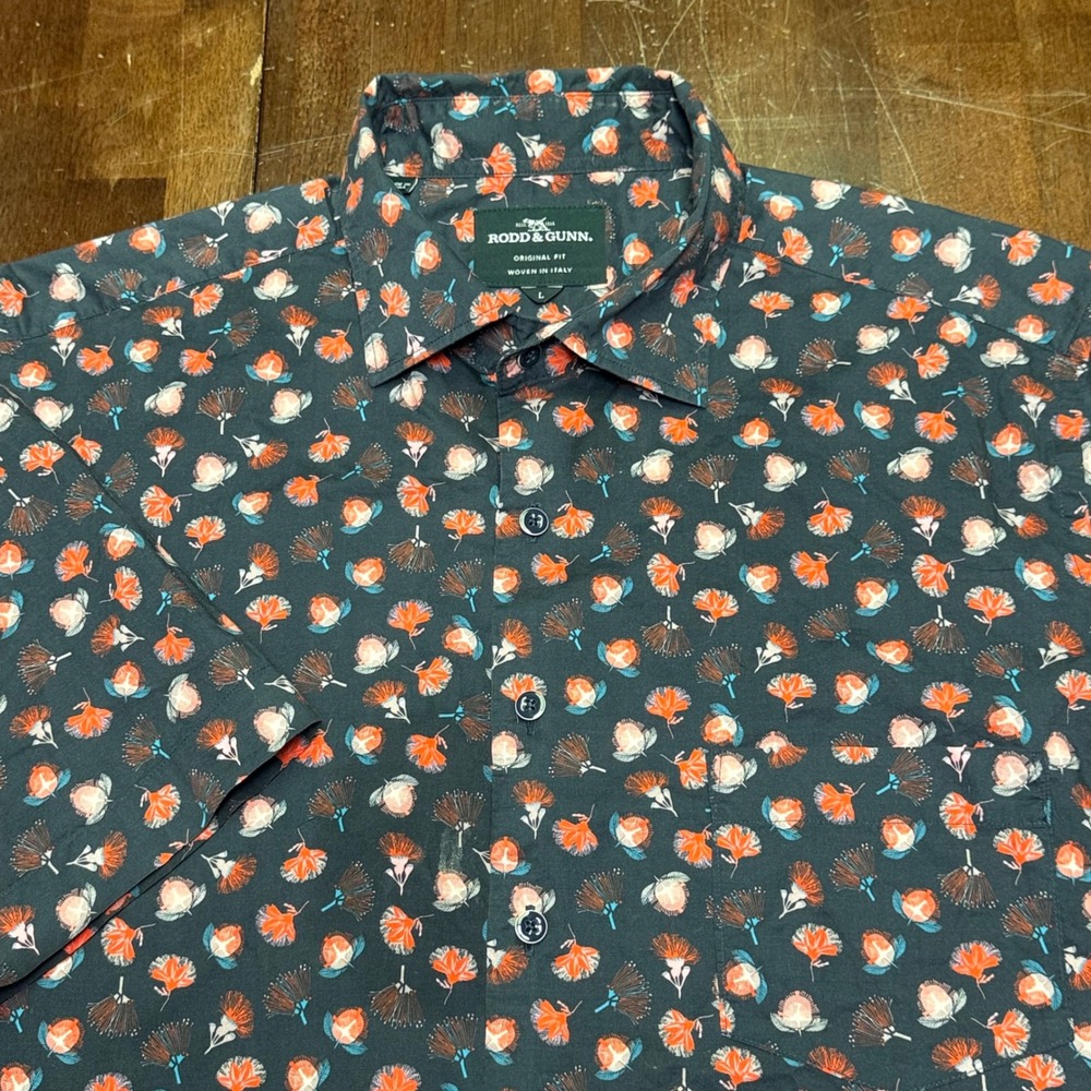 Rodd & Gunn Button Up Mens L Navy Floral Italian Fabric Short Sleeve LP5543